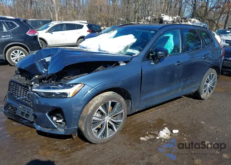 2024 Volvo Xc60 B5 Plus Dark Theme z USA, uszkodzony, nr VIN YV4L12RL8R1815070